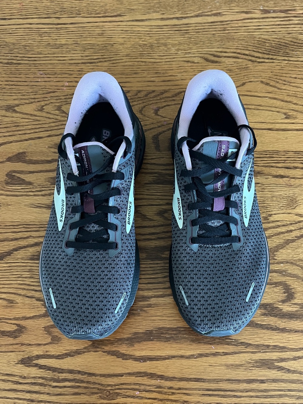 Brooks Adrenaline GTS 22 Running Shoe Women’s 8
